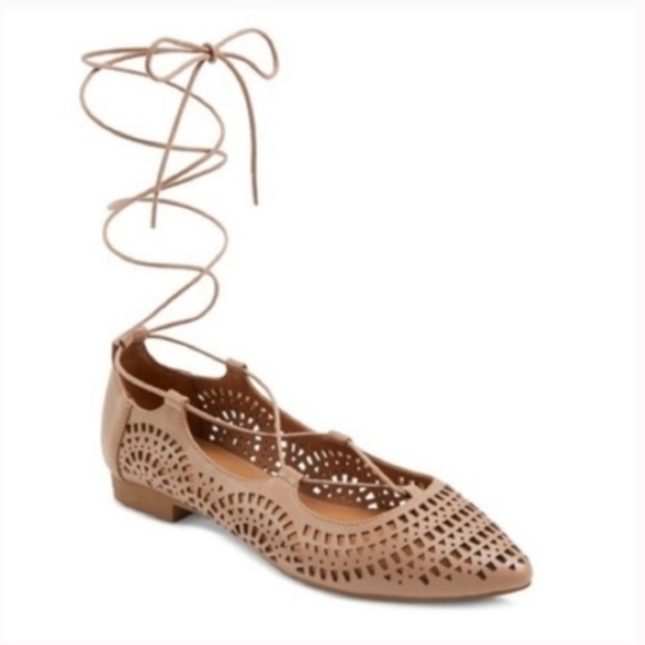 Mossimo Women’s Laser Cut Pointed Toe Shoe - Picture 2 of 10